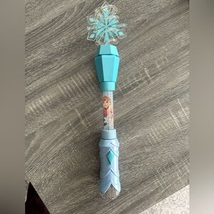 DISNEY frozen light up and spin snowflake wand